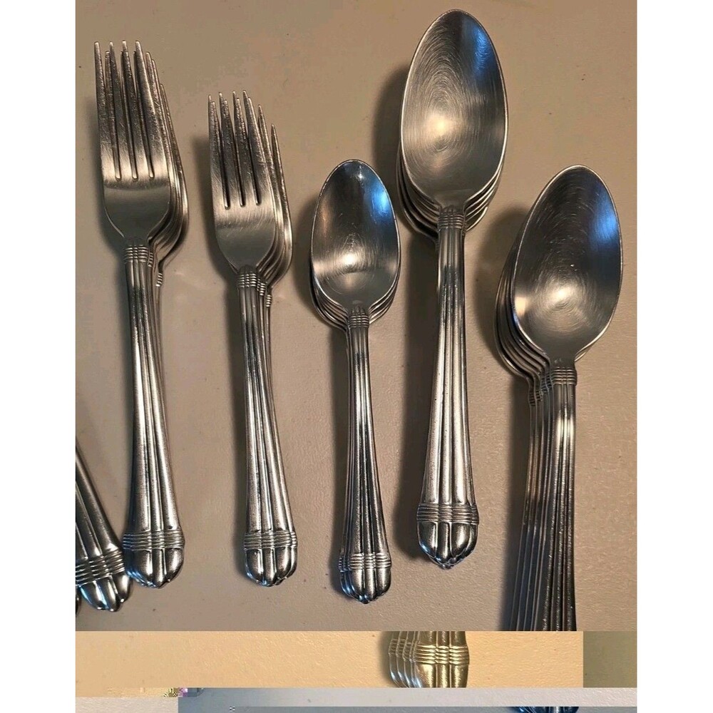Linear Ridges Odyssey Style Silverware Set - Setting For 6 - 40 Pieces - Picture 9 of 10